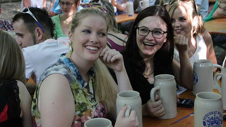 Alljährlich entwickelt sich im Forchheimer Kellerwald ein buntes Treiben. Auch heuer werden wieder eine halbe Million Gäste erwartet. Fotos: Hofbauer
