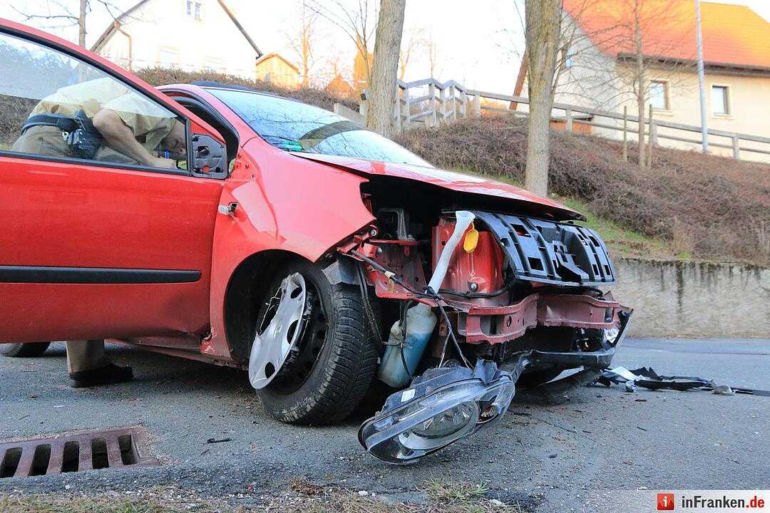 Pkw überschlägt sich in Hollfeld