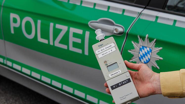 Ein 30-j&auml;hriger Mann wollte bei einer Fahrzeugpanne helfen. Der Mann war dabei aber betrunken und hatte selbst keine Fahrerlaubnis. Christopher Schulz/Symbolbild