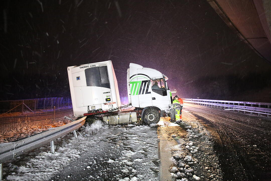 Schnee sorgt für Verkehrschaos in Franken
