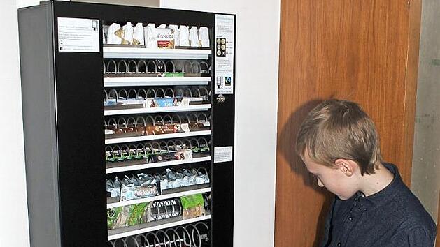 Am Anfang ungewohnt, doch dann war nach kurzer Einweisung alles klar und der Automat spuckte nach entsprechender Bezahlung das aus, was man wollte. Fotos: Thorsten Sch&ouml;tz
