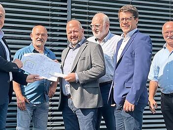 Landtagsabgeordneter Holger Dremel informierte sich in Zeckendorf über den Stand der Dorferneuerung.