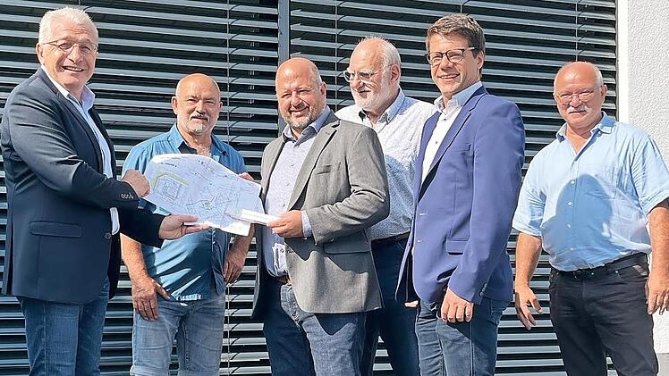 Landtagsabgeordneter Holger Dremel informierte sich in Zeckendorf über den Stand der Dorferneuerung.
