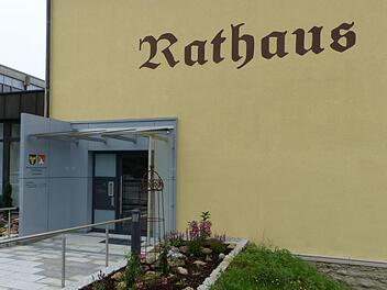 Der neu geschaffene Eingang des Verwaltungsgebäudes in Marktleugast Foto: Klaus-Peter Wulf