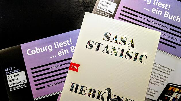 "Herkunft" von Saša Stanišic stand im Mittelpunkt beim digitalen Abschlussabend von "Coburg liest". Nils Liebscher, Schauspieler am Landestheater Coburg, stellte  dabei ausgewählte Passagen des Bandes vor.Foto: Jochen BErger
