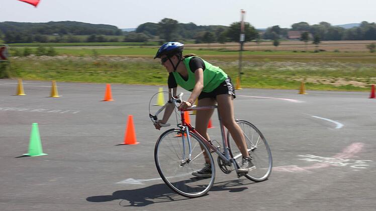 Kurvenreich ging es um die Hütchen für die Radler.