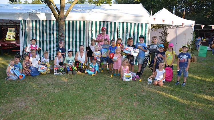 Die Gewinner des Entenrennens  Foto: Jasmin Herbst