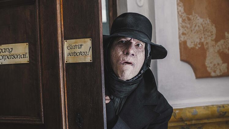 Der Boandlkramer (Michael "Bully" Herbig) wei&szlig; gar nicht, wie ihm geschieht: Er ist verliebt.