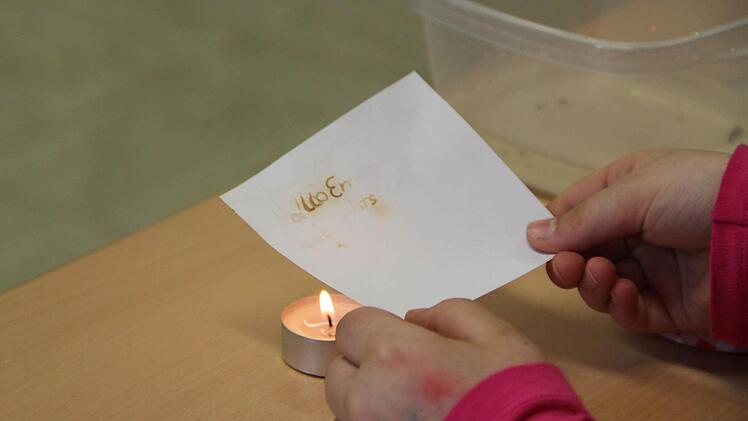 ... erscheint, wenn der Fruchtzucker über einer Flamme karamellisiert.