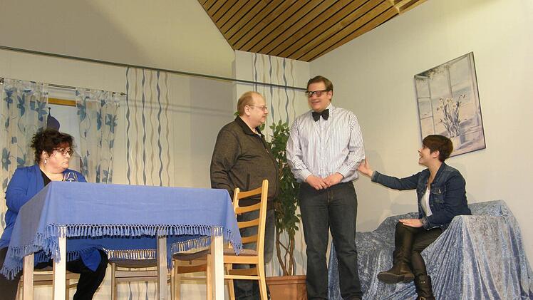 Aufführung der Thundorfer Theatergruppe.Foto: Philipp Bauernschubert