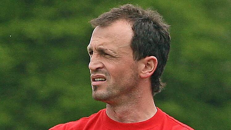 Mehmet Ciray will den Weg frei machen und hofft dadurch auf eine Leistungssteigerung seines Ex-Teams. Der Trainer des SV Bosporus Coburg stellte am Dienstagabend sein Amt zur Verfügung, nach dem die Mannschaft am 1. Rückrunden-Spieltag auf den letzten Tabellenplatz der Bezirksliga West zurückgefallen war.  Foto: CT-Archiv