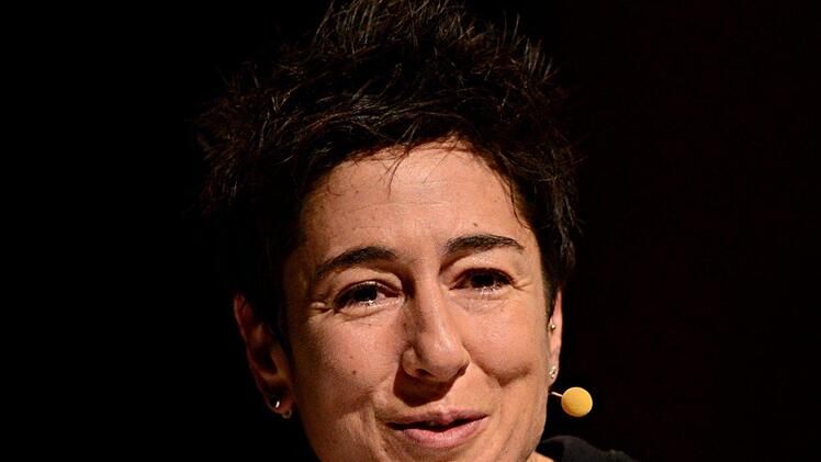 Dunja Hayali  bei ihrer Lesung aus dem Buch "Haymatland" Foto: Helmut Ölschlegel