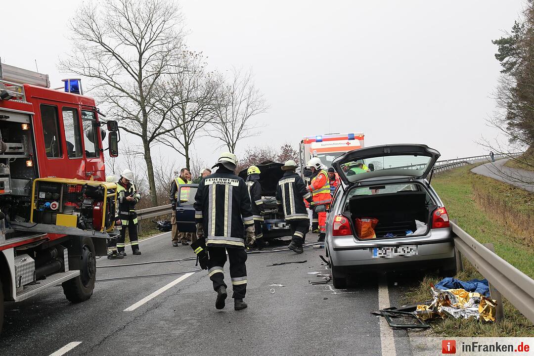 Schwerer Unfall auf B303 bei Ahorn