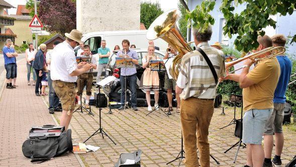 Auftritt in Kienfeld    Foto: Mark Oliva