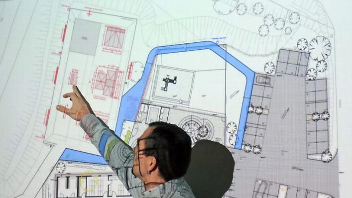 Erst vor zwei Wochen hatte Sebastian Berger im Bauausschuss die Pläne für die neue Skater-Anlage vorgestellt. Gebaut soll sie immer noch werden, allerdings nicht am geplanten Standort. Foto: Schnake (Archiv)