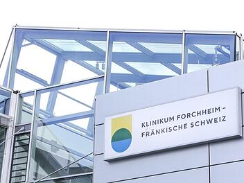 Vier Menschen müssen im hiesigen Klinikum wegen Covid-19 derzeit beatmet werden.  Archivfoto: Barbara Herbst