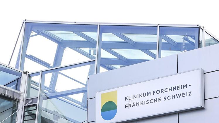 Vier Menschen müssen im hiesigen Klinikum wegen Covid-19 derzeit beatmet werden.  Archivfoto: Barbara Herbst