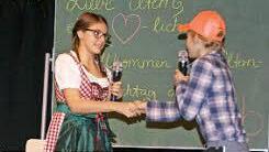 Intime Einblicke in den Ablauf von Elternsprechstunden gewährte die Theatergruppe der Dr. Auguste-Kirchner-Realschule Haßfurt, die "Stage Divers"