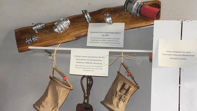 Historische Utensilien aus dem Mechenrieder Feuerwehrmuseum waren zu sehen