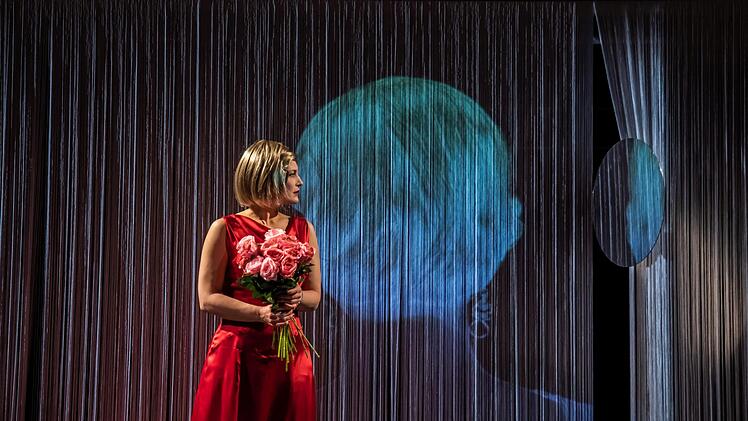 Kristin Schulze als Cole Porters Ehefrau in dem Musical "Alles Liebe, Linda".Foto: Annemone Taake