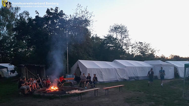 Landkreis Bamberg: Über 100 Feuerwehranwärter auf Zeltlager - Gemeinschaft gestärkt