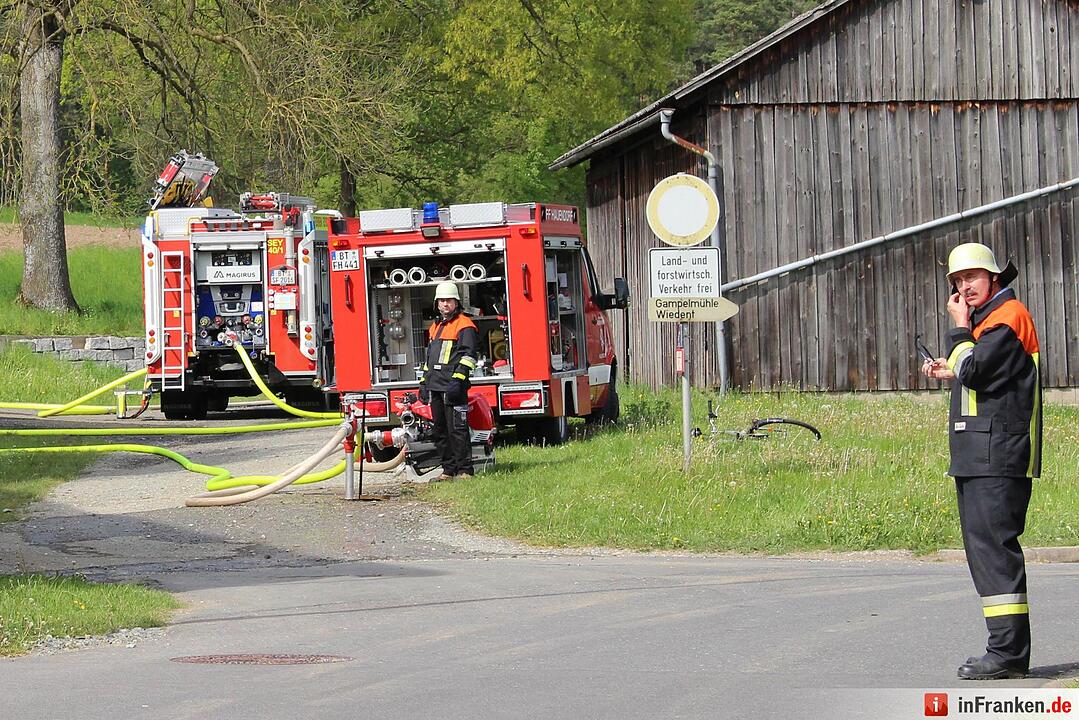Hoher Sachschaden bei Scheunenbrand - Sieben Verletzte
