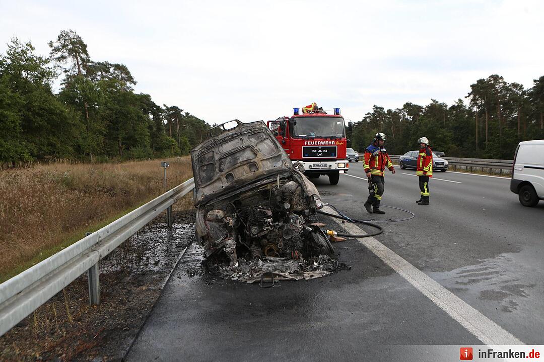 BMW brennt auf A3 völlig aus