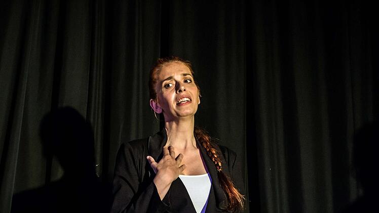 Ulrike Barz-Murauer beeindruckt das Publikum als Darstellerin in "Coburg, Deine Frauen". Foto: Jochen Berger
