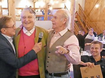 SIe hatten Spaß: Hausherr Peter Brehm mit Alt-Landrat Eberhard Irlinger und Kabarettist Klaus Karl-Kraus