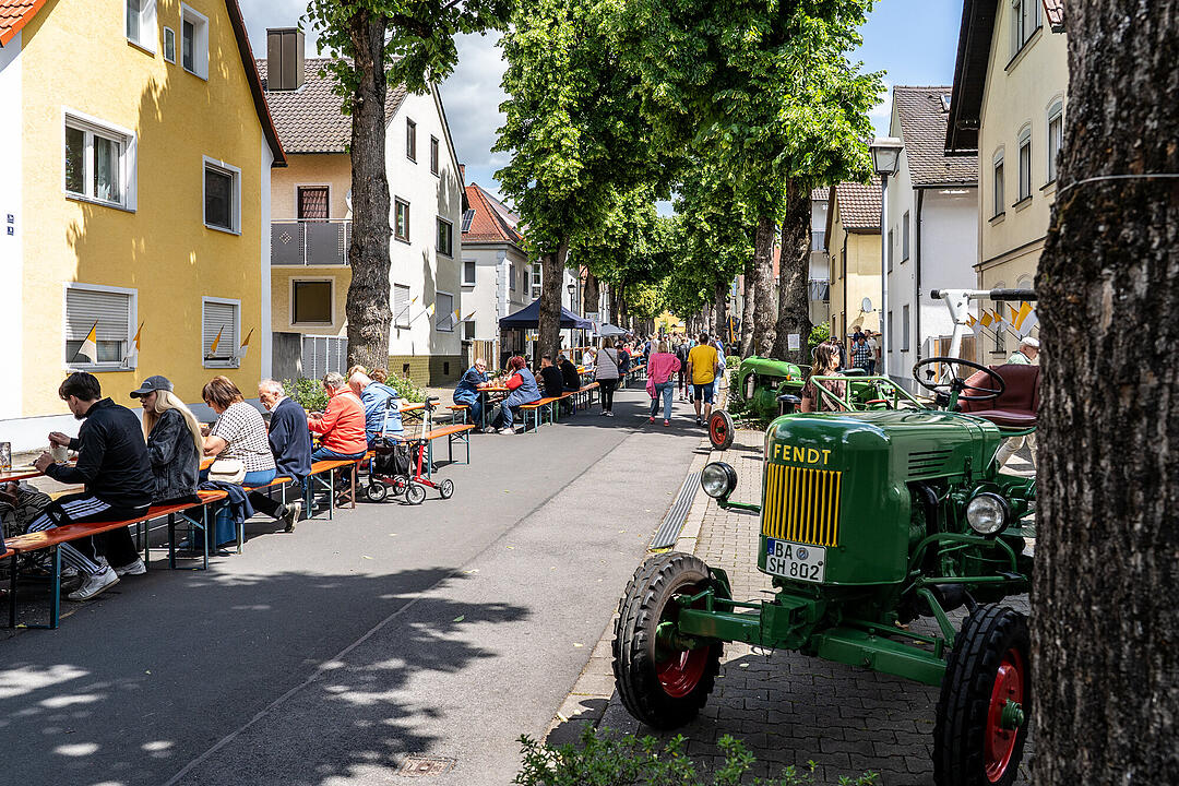 Festliche Genussmeile mit vielen verschiedenen regionalen Spezialit&auml;ten.