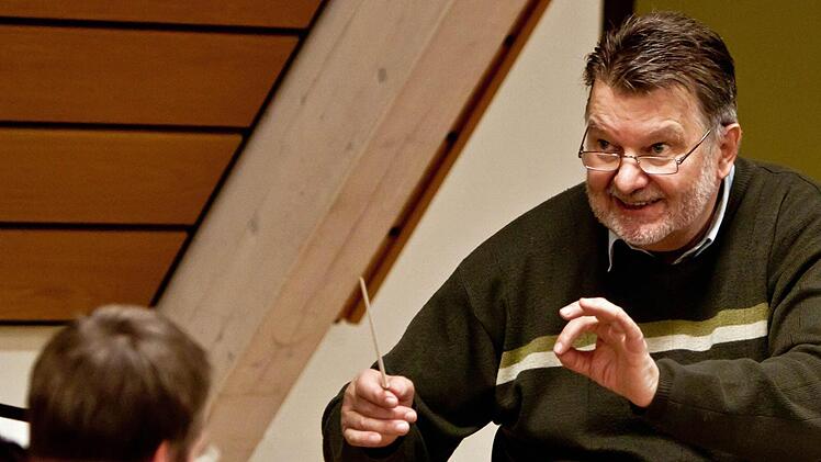 Unter Leitung von Hans Stähli probt das Orchester der "Musikfreunde Neustadt".Foto: Jochen Berger