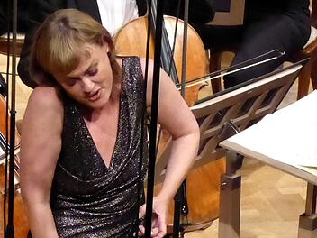 Vesselina Kasarova singt die Kleopatra. Foto: Gerhild Ahenrt