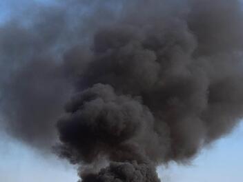Die Rauchwolke eines Feuers in Coburg war weit zu sehen.