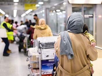 Charterflug bringt rund 140 Afghanen nach Berlin