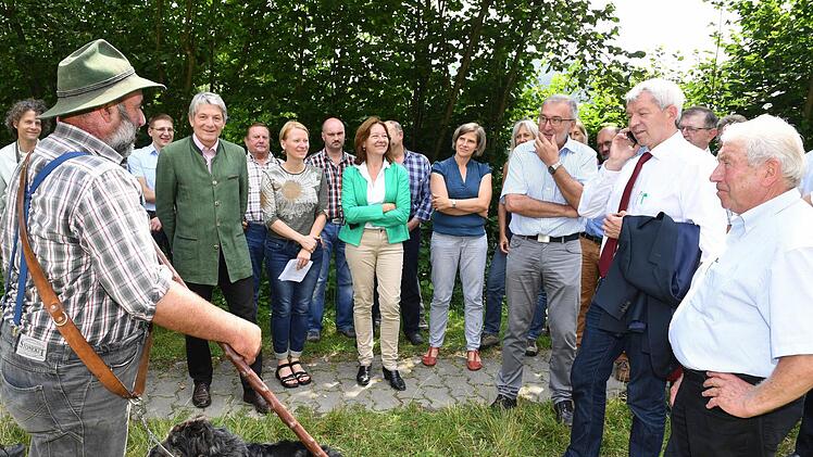 Franz Kießling erklärt seine Wanderschäferei