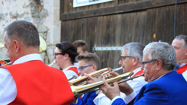 Die Sterzelbacher MusikantenAngelina H&auml;u&szlig;inger