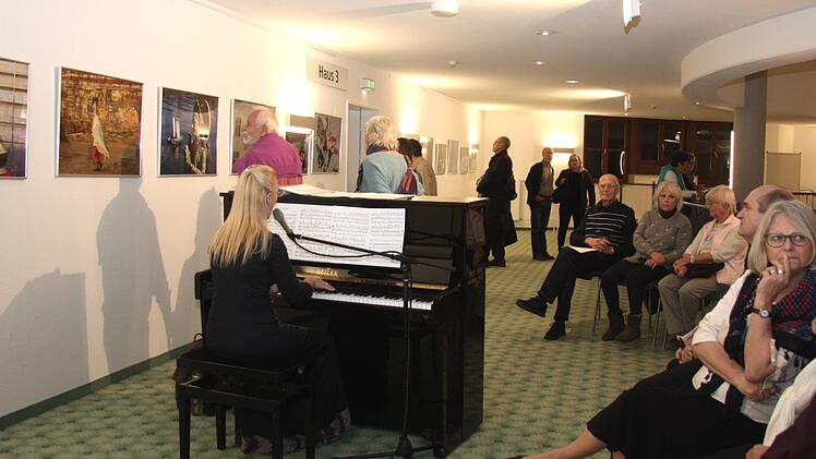 Cornelia Götz sorgte für den musikalischen Rahmen.   Foto: Richard Sänger