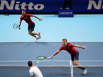 Kevin Krawietz (vorne) und Andreas Mies aus Deutschland harmonierten perfekt. Foto: Tess Derry/dpa