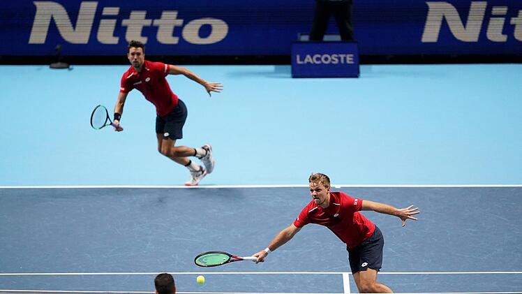 Kevin Krawietz (vorne) und Andreas Mies aus Deutschland harmonierten perfekt. Foto: Tess Derry/dpa