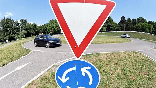 &Uuml;ber einen Kreisverkehr soll das Entwicklungsgebiet "Gewerbegebiet Himmelkron-Nord" angebunden werden. Im Gemeinderat stie&szlig;en die Pl&auml;ne allerdings nicht auf ungeteilte Zustimmung.