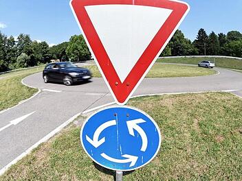 Über einen Kreisverkehr soll das Entwicklungsgebiet "Gewerbegebiet Himmelkron-Nord" angebunden werden. Im Gemeinderat stießen die Pläne allerdings nicht auf ungeteilte Zustimmung.