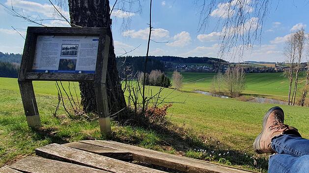Die Weite, Stille und den Blick auf Marienweiher genießen kann man auf dem Achatzmühlenweg. Foto: Christine Fischer