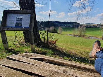 Die Weite, Stille und den Blick auf Marienweiher genießen kann man auf dem Achatzmühlenweg. Foto: Christine Fischer