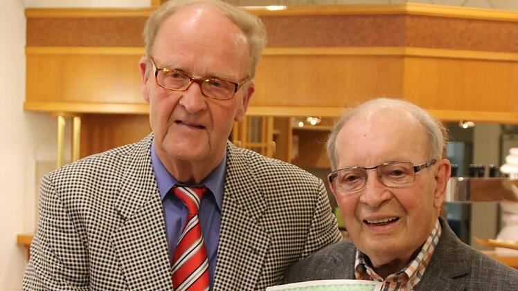 Norbert Binder erhielt für seinen 40-jährige Mitgliedschaft die Ehrenurkunde.