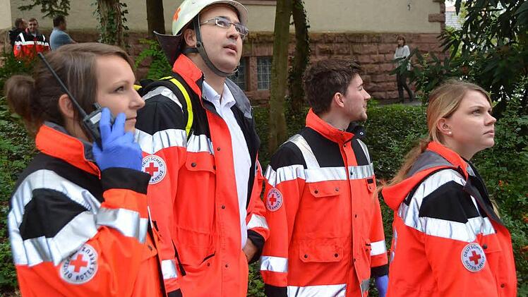 Dramatische Szenen bei der Großübung am Samstag im Haus Kreuzberg der Kurklinik "Am Kurpark" in Bad Kissingen.  Foto: Rauch