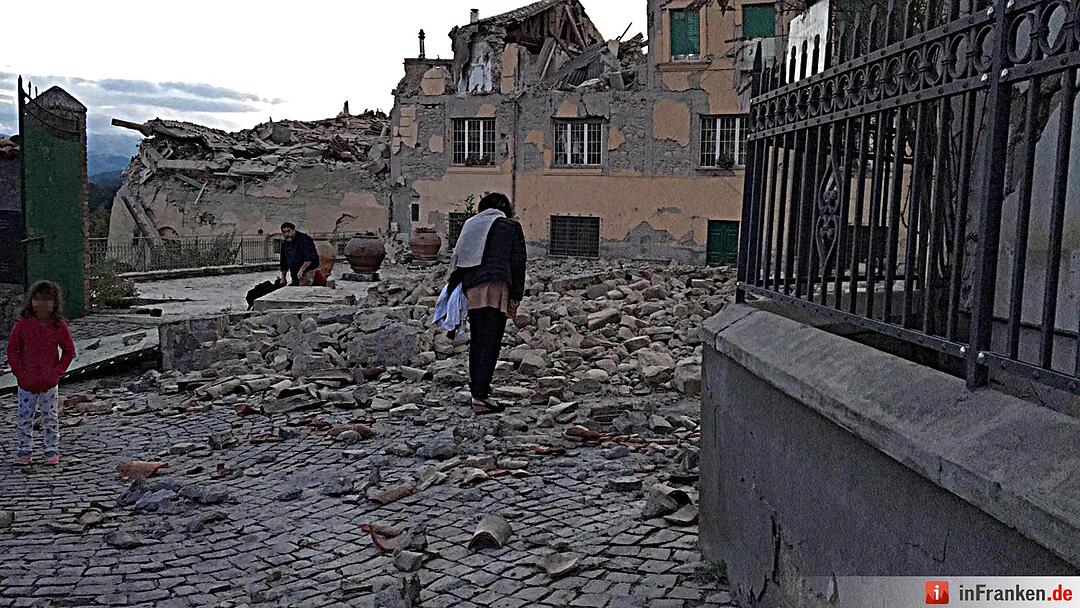 Schweres Erdbeben erschüttert Zentralitalien
