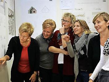 Die Damen des Büchereiteams haben sich mit eingebracht: Renate Brütting, Karen Essel, Brigitte Brändel, Andrea Kistner, Elli Geigenberger, Yvonne Lang (von links). Foto: Barbara Herbst