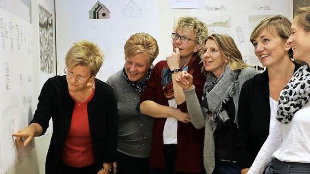 Die Damen des Büchereiteams haben sich mit eingebracht: Renate Brütting, Karen Essel, Brigitte Brändel, Andrea Kistner, Elli Geigenberger, Yvonne Lang (von links). Foto: Barbara Herbst