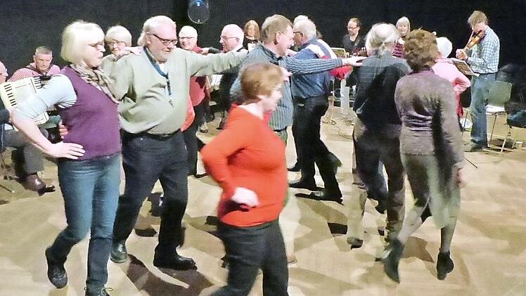 Hubert Forscht bei der Sternpolka: Da staunt er selbst über seine Tanzkünste. Foto: Pauline Lindner