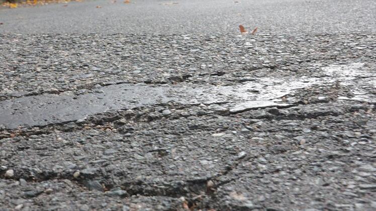 Bisher war nur eine Inaugenscheinnahme der Straßenschäden möglich. Foto: Josef Hofbauer